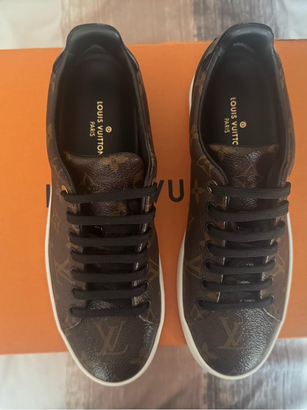 Louis Vuitton Sneakers Size 8 - Picture 8 of 8